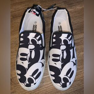 Mickey Mouse mens slip on sneakers NWT excellent condition never worn 10.